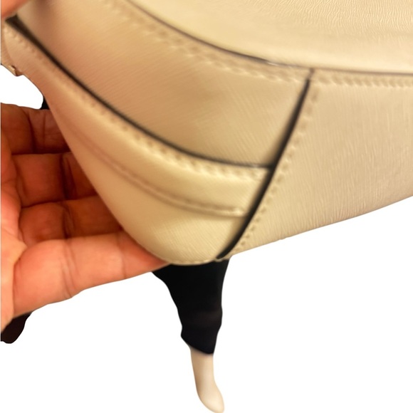 Kate Spade cream color Cross body bag I. Great construction - Picture 4 of 13